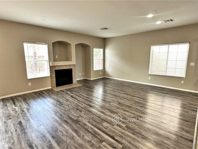Foto del edificio - 8169 Cranberry Lake Ave