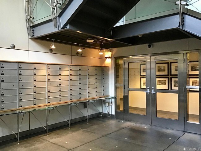 Building Photo - 650 Delancey St