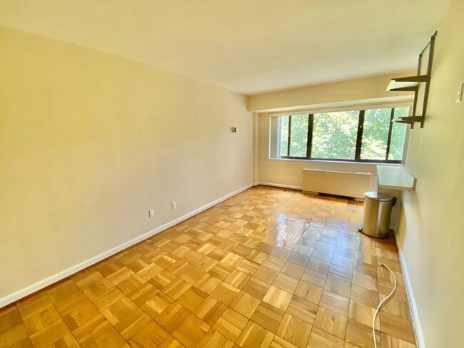 Photo - Wilshire Park Condo Studio with Den with Park views in Cleveland Park!