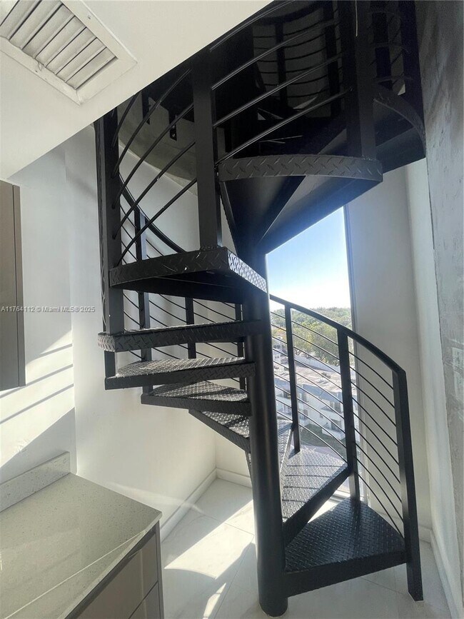 Building Photo - 13800 Highland Dr