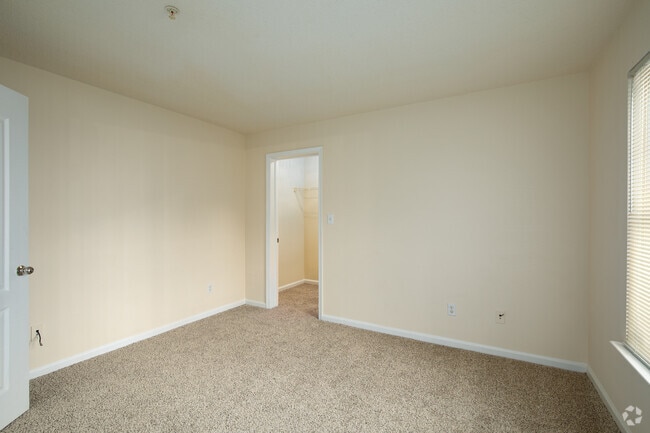 3BR, 2BA - 966SF-Primary Bedroom - Jamestown Commons