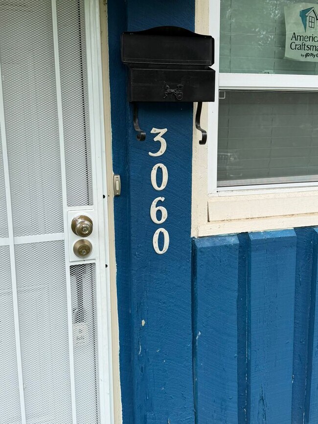 Foto del edificio - 3 BR/1BA | Newly Renovated Cottage| Cove security system| Fully fenced backyard