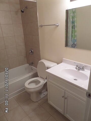 Building Photo - 2056 Essex Ct