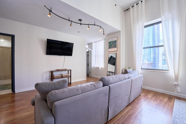 Photo - 5 N Wabash Ave Apartment