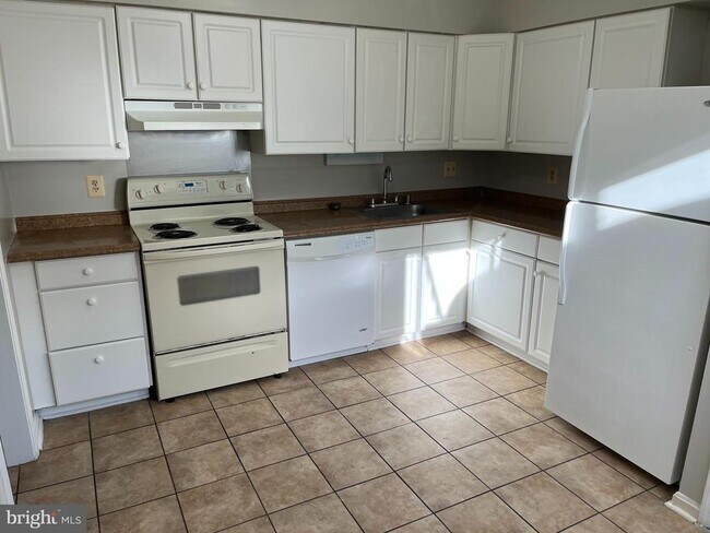 Building Photo - 6718 Perry Penney Dr