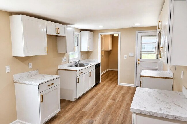 Building Photo - 704 N Grimes St