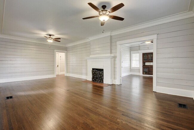 Foto del edificio - 6bed/3bath House in West Campus
