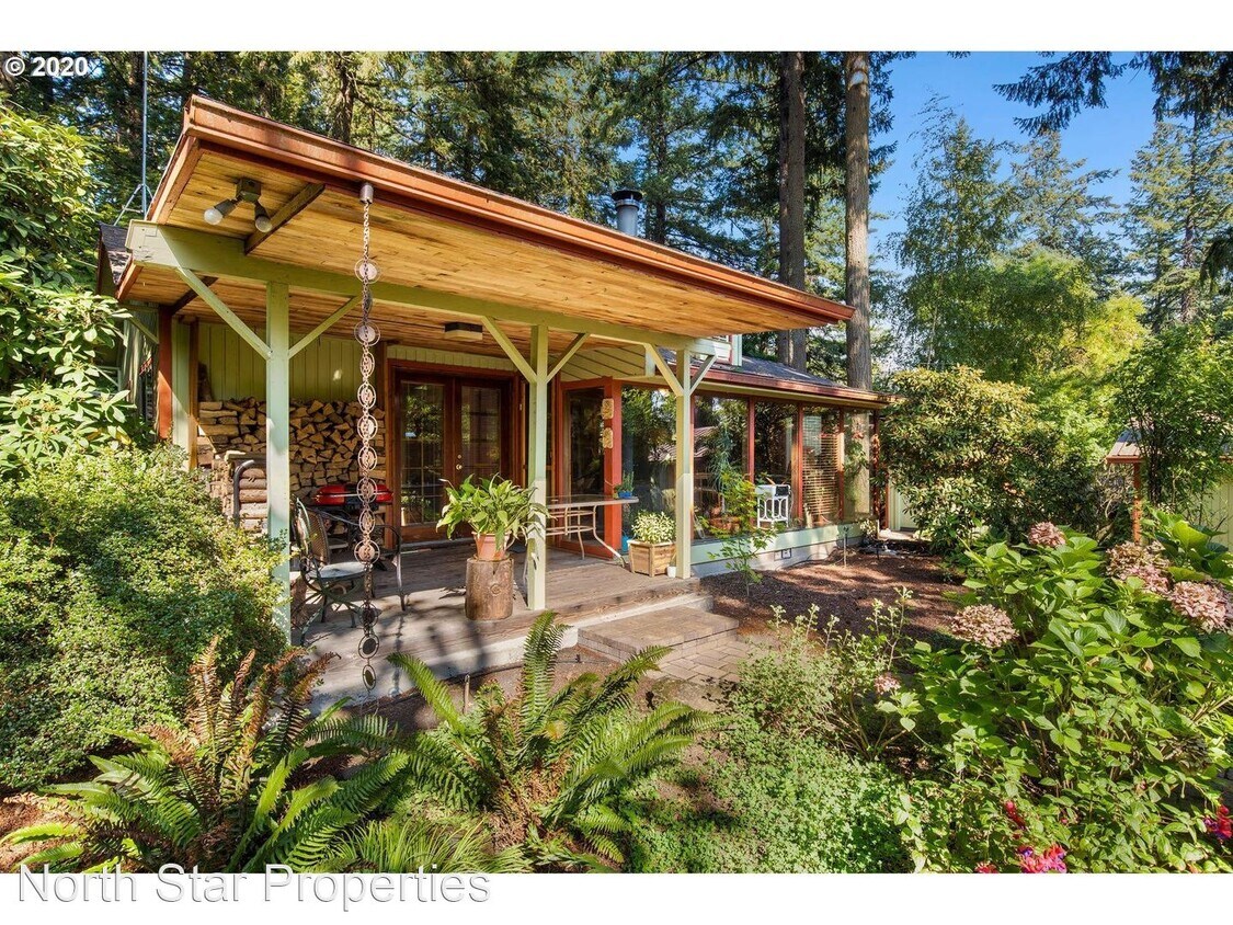 2 br, 1 bath House 13679 Johnson Terrace House Rental in Lake