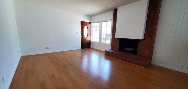 Building Photo - 3822 Ocean Dr