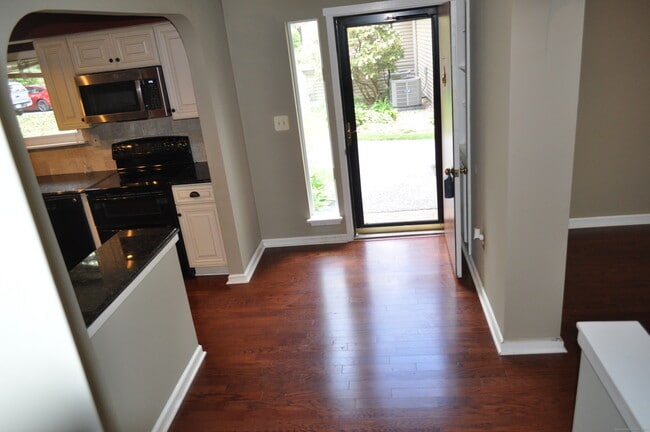 Foto del edificio - 8 Sycamore Ln