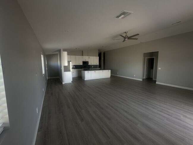 Foto del edificio - 2535 E Broadway Rd