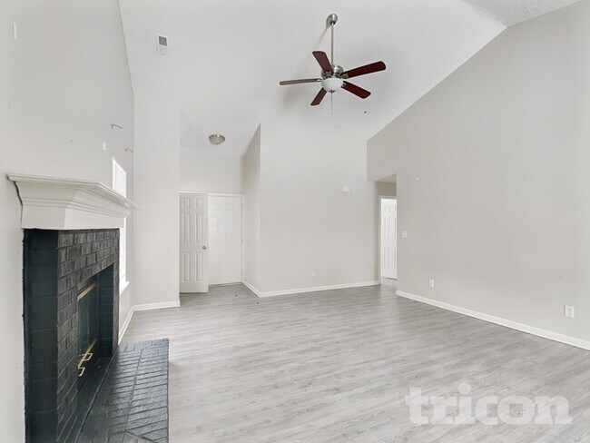 Foto del edificio - 512 Polaris Dr