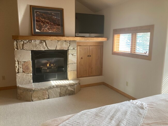 Master Bedroom - 720 Deer Valley Dr