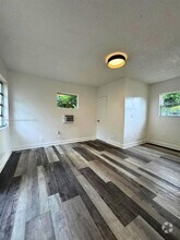 Building Photo - 1030 NW 106th St