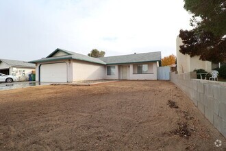 Building Photo - 937 W Tamarisk Ave