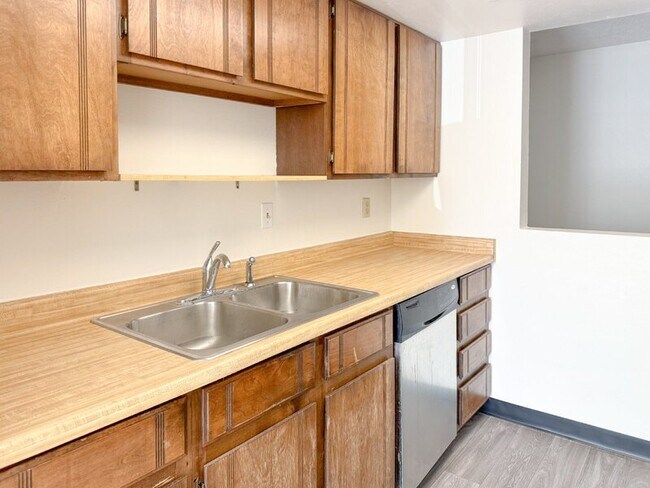 Building Photo - 7825 Barbara Ann Dr