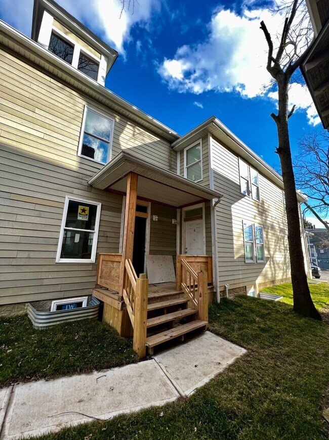 FRENTE - 269 E 13th Ave