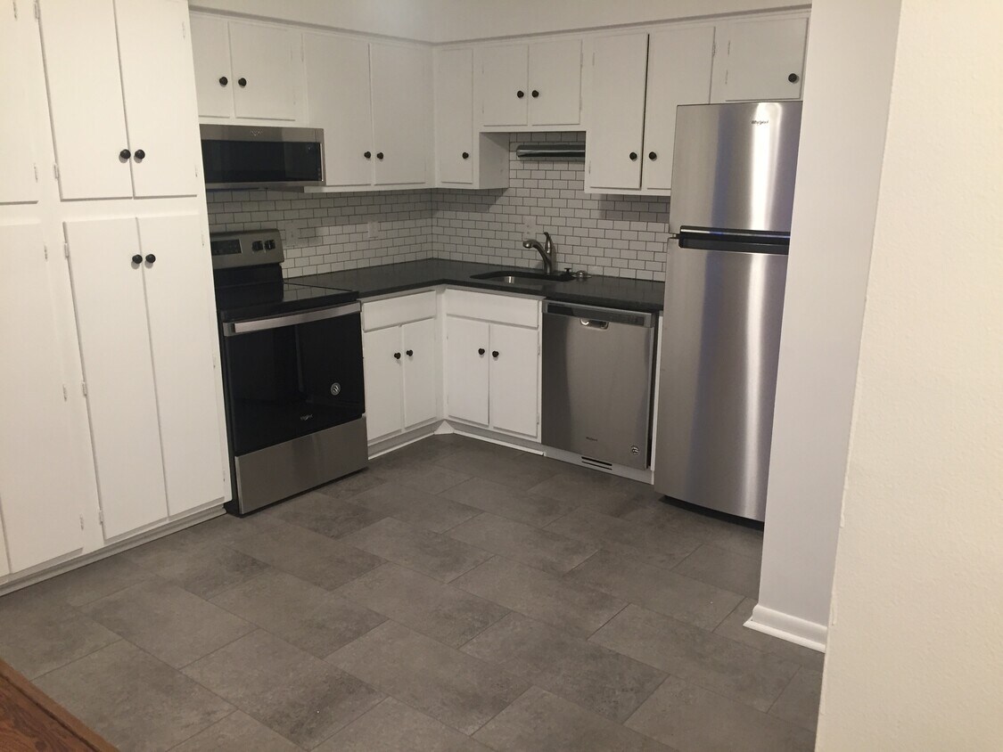 Kitchen - 335 N Eton St