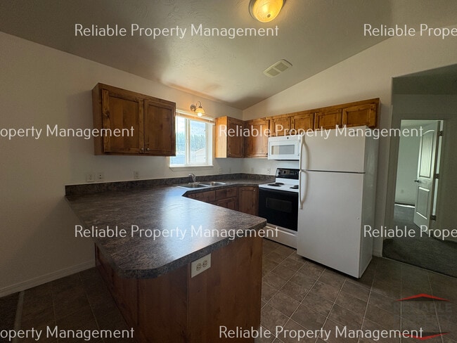 Building Photo - 1430 Cambridge Dr