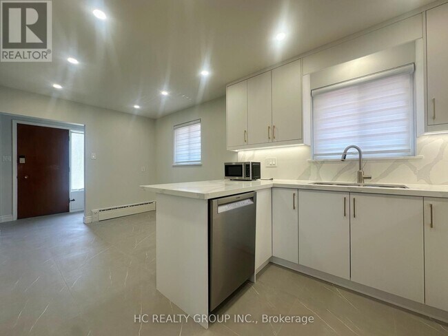 Building Photo - 6 Rosemount Dr