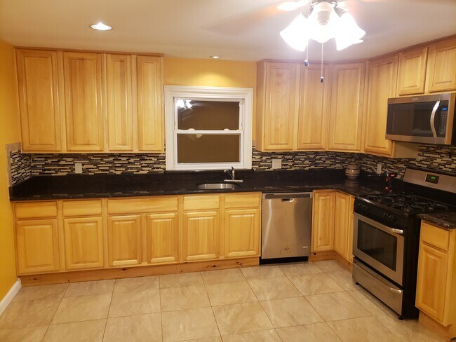 Kitchen - 368 Boyden Ave