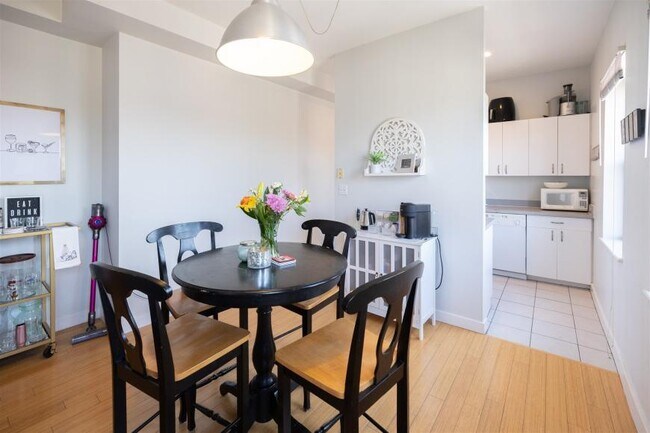 Building Photo - 2 bedroom in Boston MA 02118