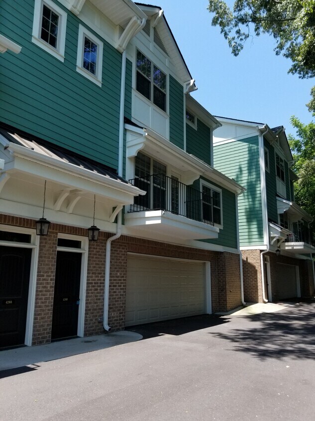 Foto principal - 420 Grove Rd