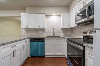 Building Photo - 12046 Beechnut St
