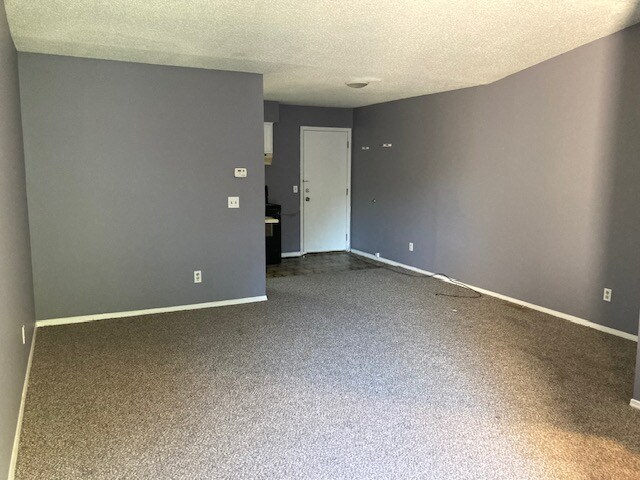 Building Photo - 421 N Ash St
