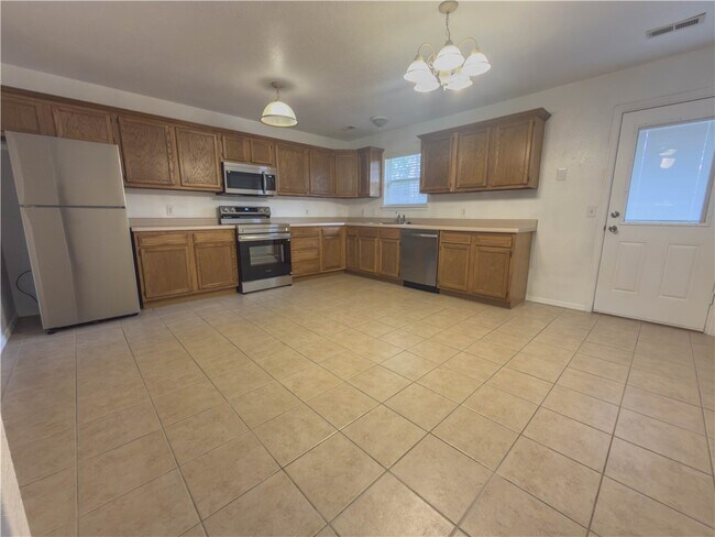 Building Photo - 653 Appleridge Dr
