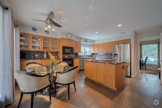 Building Photo - 12231 Carriage Hill Dr