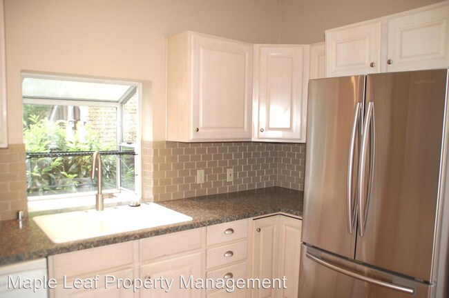 Building Photo - 3 br, 2.5 bath House - 1131 35th Ave