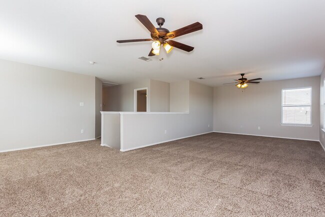 Foto del edificio - 5828 Ridge Lake Dr