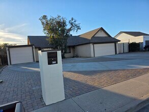 Building Photo - 4726 N 103rd Ave