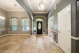 Building Photo - 1019 Monarch Oak Dr