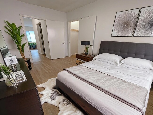 Building Photo - 6142 Eleanor Ave