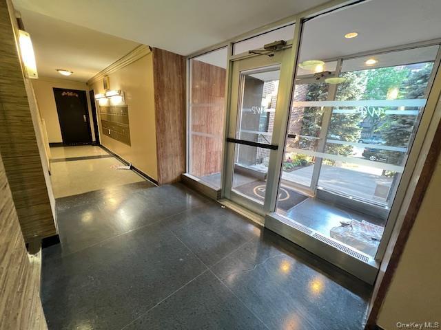 Foto del edificio - 73-50 Bell Blvd