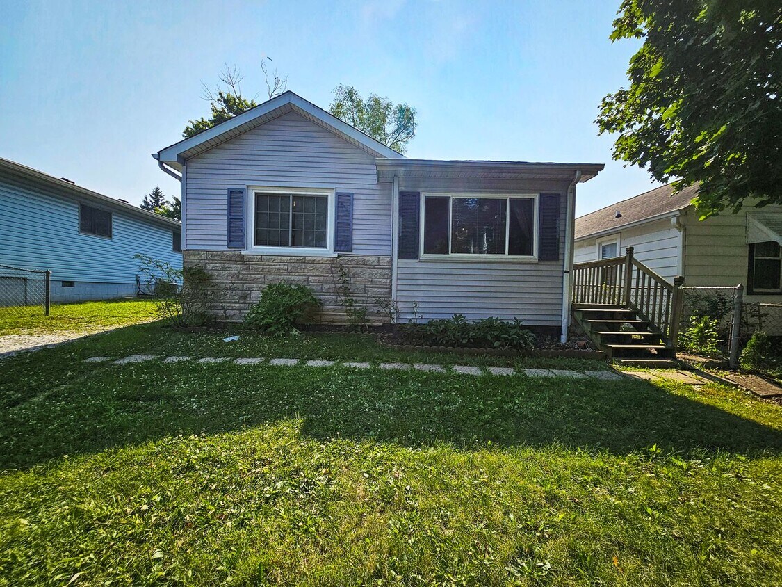 Foto principal - 817 Manhattan Ave