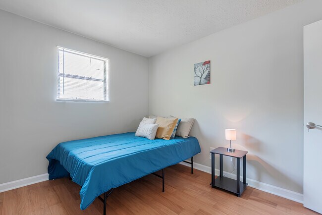Foto del edificio - 2628 Candler Woods Dr