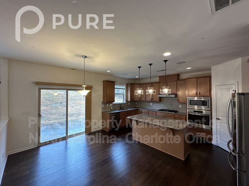 Primary Photo - 7140 Streamhaven Dr