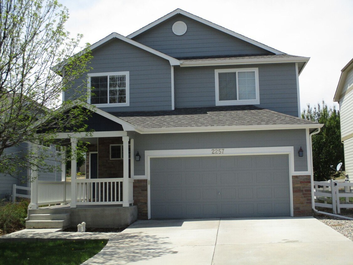 Primary Photo - Beautiful 3 bedroom, 2.5 bath 2 story home...