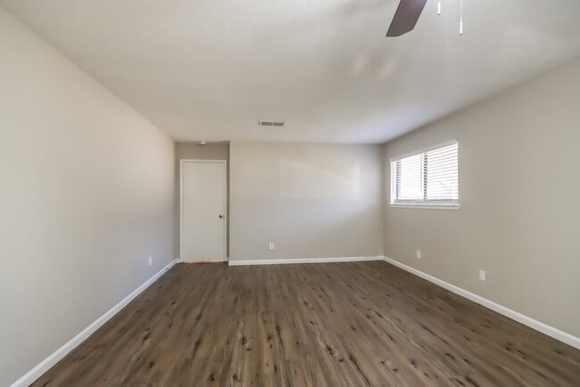 Building Photo - 2210 Dristone Dr