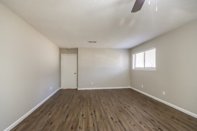 Foto del edificio - 2210 Dristone Dr