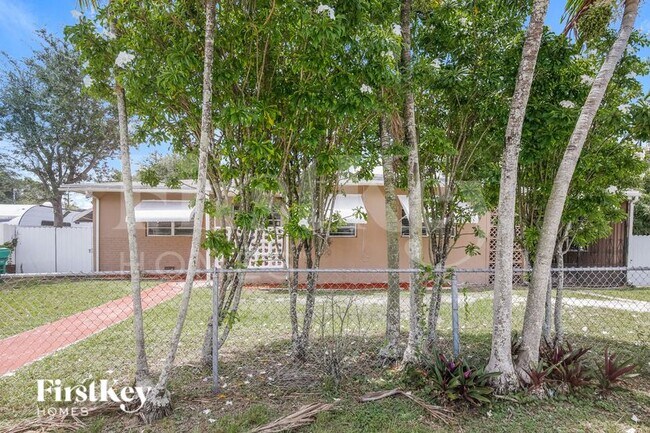 Building Photo - 1710 NW 109th St