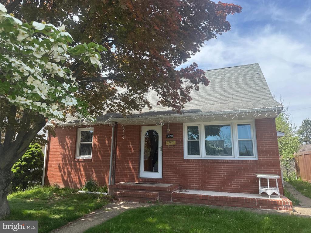 Foto principal - 320 Barclay Ave