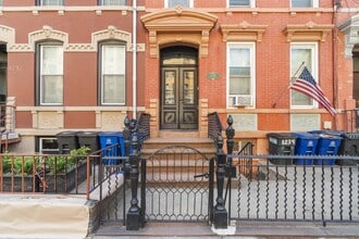 Building Photo - 1234 Park Ave