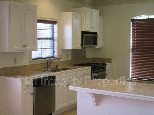 Building Photo - 107 Robin Dale Dr