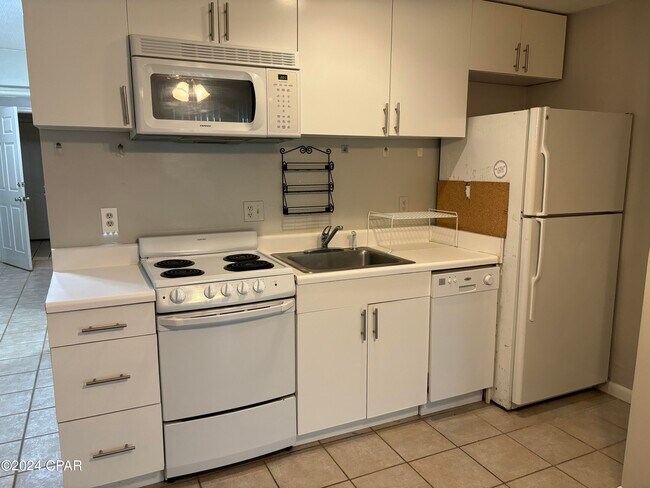 Building Photo - 5505 Sun Harbor Rd