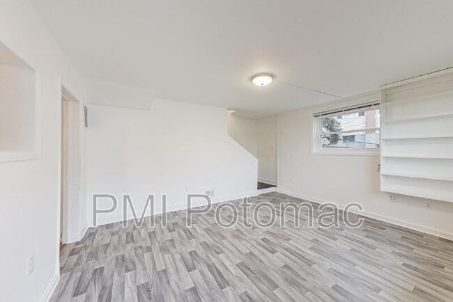 Building Photo - 7422 Parkwood St