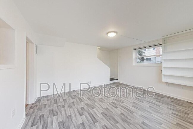 Foto del edificio - 7422 Parkwood St